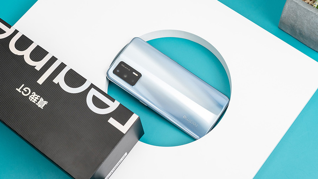 realme真我GT帮你实力carry全场 解决卡顿、发热、续航三大痛点